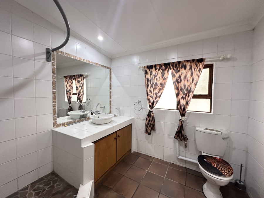 2 Bedroom Property for Sale in Stilbaai Oos Western Cape